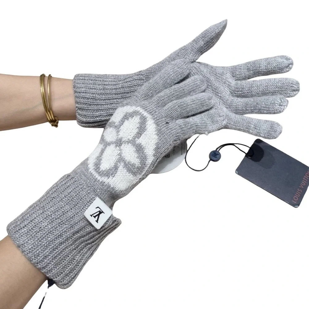 LV Medallion Grey Gloves - Picture 3 of 8
